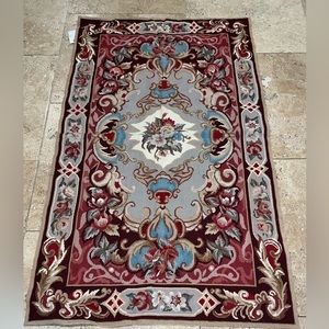 Needlepoint rug, 100% wool.